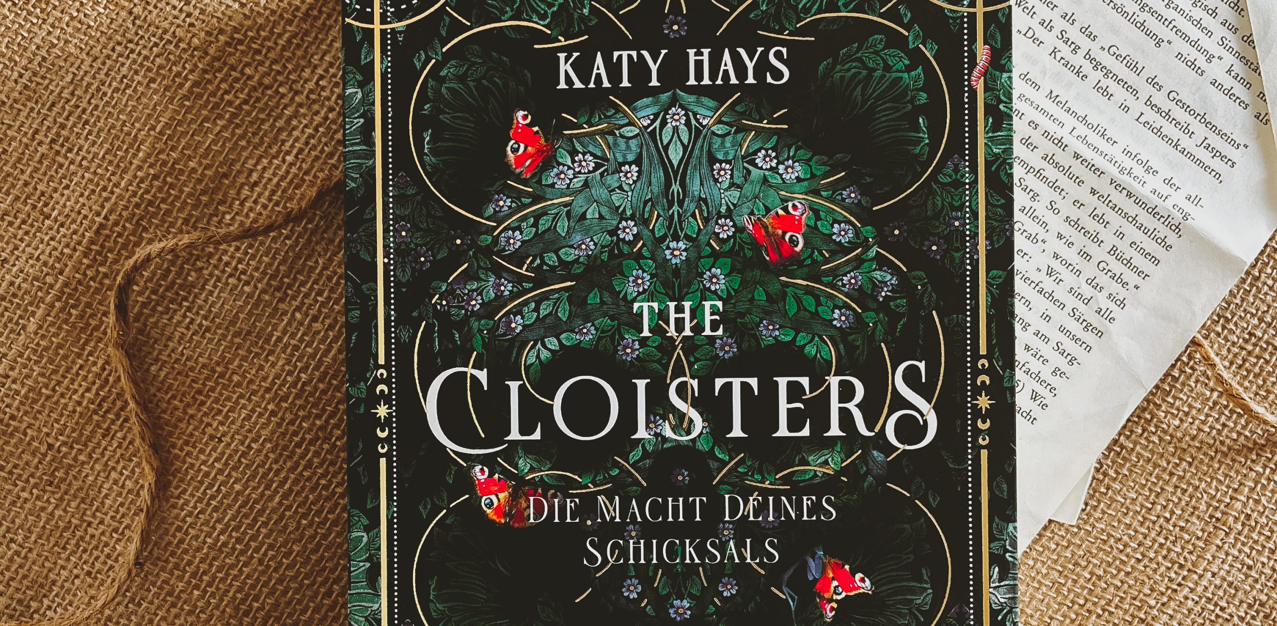 The Cloisters Rezension
